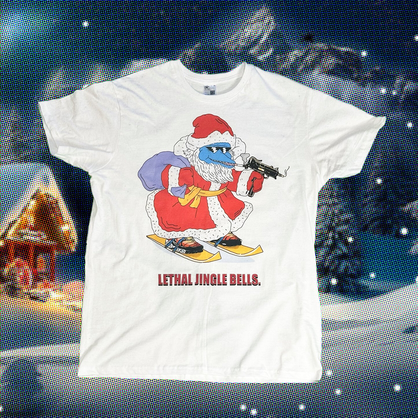 Camiseta ´´Uzi Claus´´manga corta en blanca. Edición Limitada.